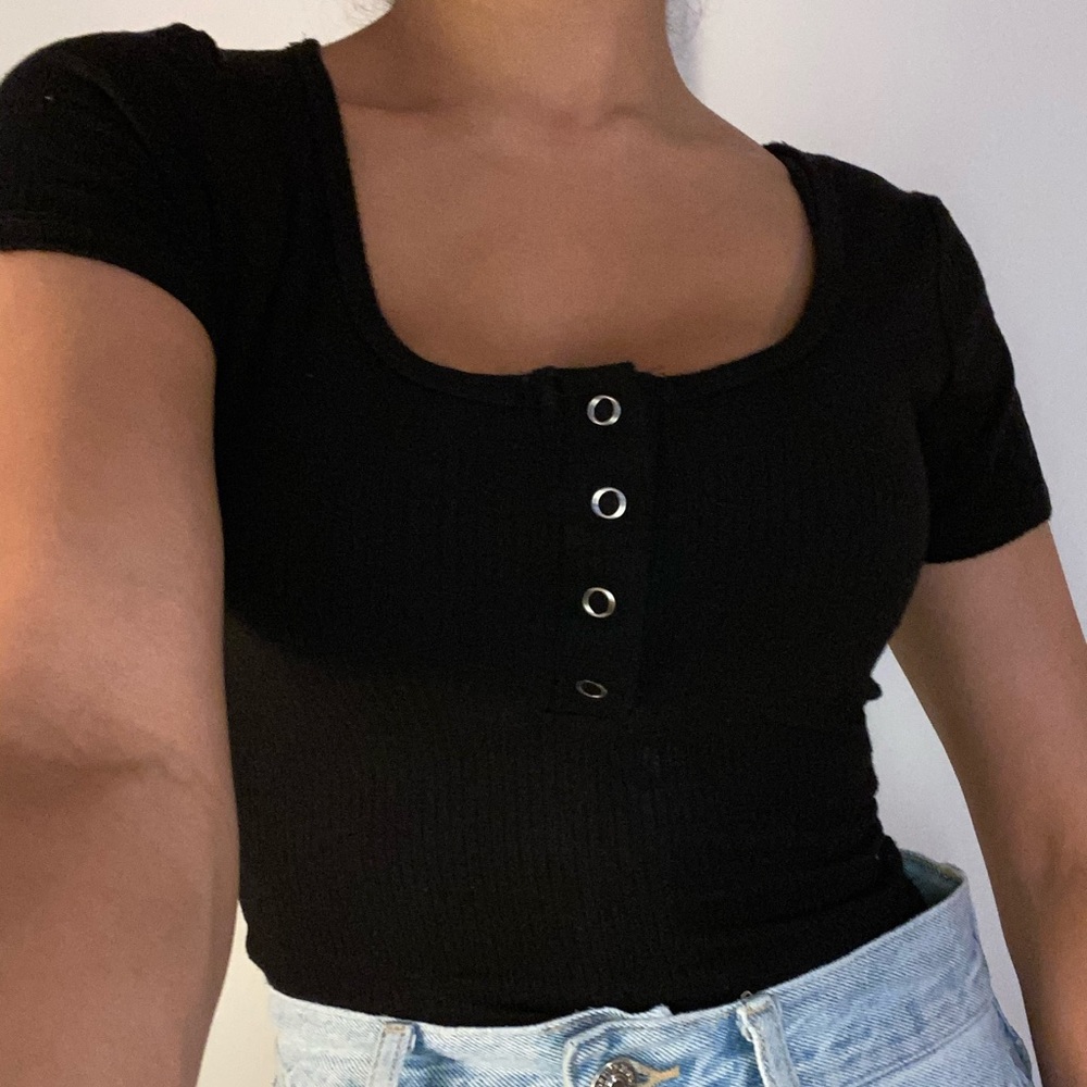 Black t shirt